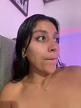 Snapshot of BrittanyDiaz chatting on 04.22.26 BrittanyDiaz online show from 04.22.26
