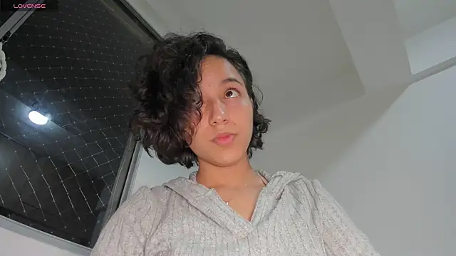 Snapshot of laura-hills18 chatting on 10.01.25 laura-hills18 online show from 10.01.25