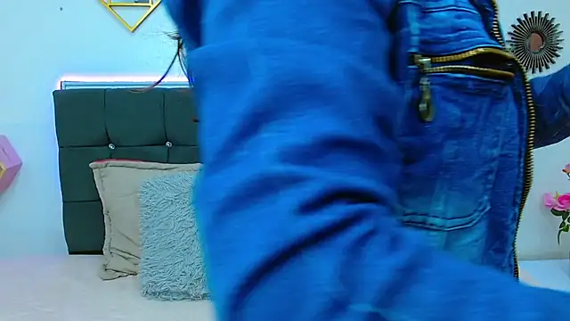 karlamorris  online show from 02.22.25