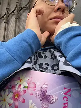 karlamorris  online show from 04.13.26