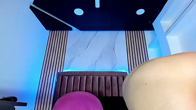 Snapshot of ChloeParkss_ chatting on 02.04.25 ChloeParkss online show from 02.04.25