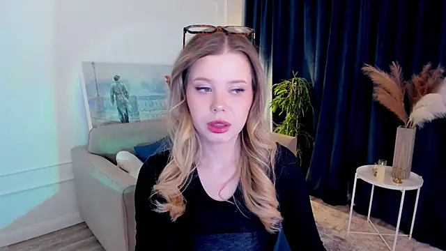 FollowLovee online show from 04.06.26