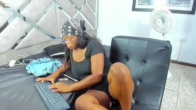 EvaxEmma online show from 04.14.26