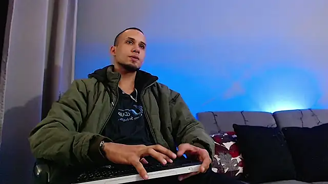 MagnusFrost online show from 12.07.24
