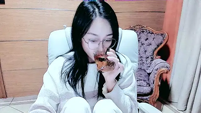 Snapshot of NIAN-er chatting on 03.06.25 NIAN-er online show from 03.06.25