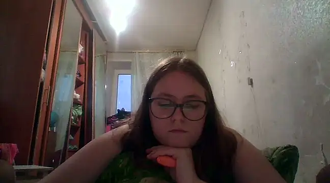 Snapshot of DesireMelissa chatting on 02.06.25 DesireMelissa online show from 02.06.25