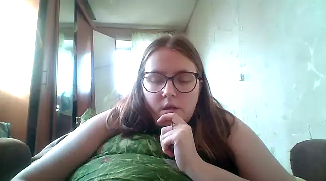 Snapshot of DesireMelissa chatting on 02.21.25 DesireMelissa online show from 02.21.25