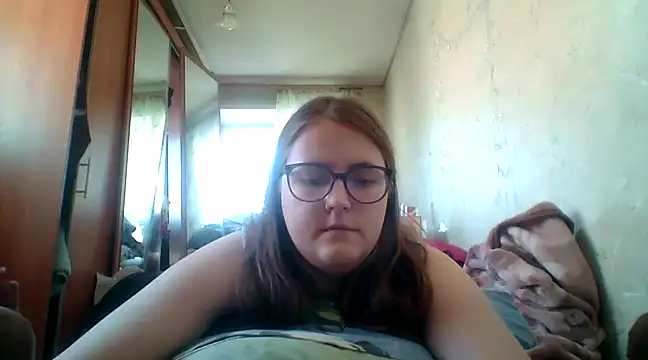 Snapshot of DesireMelissa chatting on 03.18.25 DesireMelissa online show from 03.18.25