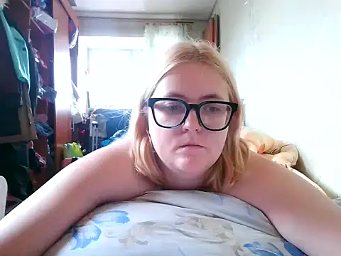 Snapshot of DesireMelissa chatting on 10.09.25 DesireMelissa online show from 10.09.25