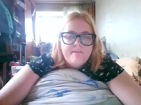 Snapshot of DesireMelissa chatting on 10.10.25 DesireMelissa online show from 10.10.25
