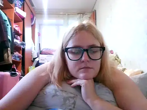 Snapshot of DesireMelissa chatting on 10.17.25 DesireMelissa online show from 10.17.25