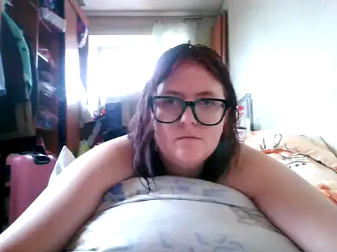 Snapshot of DesireMelissa chatting on 10.18.25 DesireMelissa online show from 10.18.25