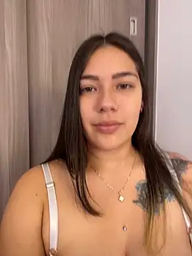 Latina vanessa online show from 12.18.24