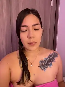 Latina vanessa online show from 12.24.24