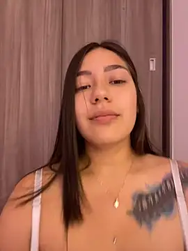 Latina vanessa online show from 12.28.24