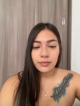 Latina vanessa online show from 12.30.24