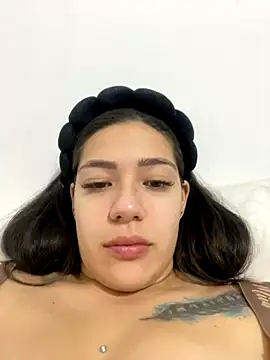 Latina vanessa online show from 10.31.25