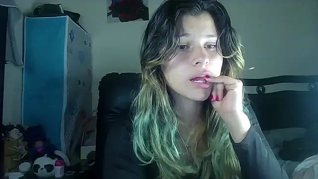 Snapshot of Elith_20 chatting on 03.16.25 Elith 20 online show from 03.16.25