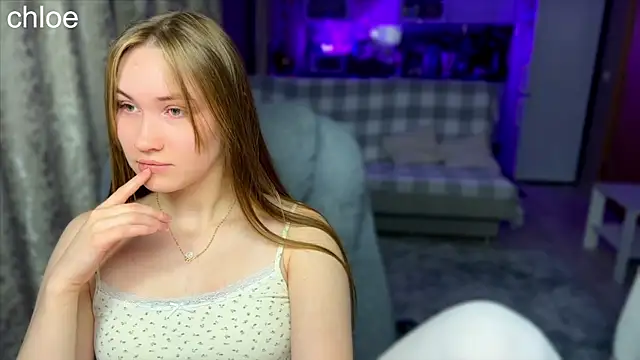 Snapshot of ChloeMillerMeow chatting on 10.07.25 ChloeMillerMeow online show from 10.07.25