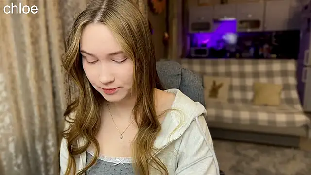 Snapshot of ChloeMillerMeow chatting on 11.01.25 ChloeMillerMeow online show from 11.01.25