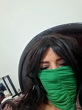 Snapshot of Rozittaa chatting on 12.22.24 Rozittaa online show from 12.22.24