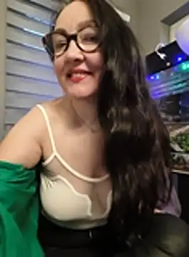 Snapshot of CamilleDesire chatting on 10.10.25 CamilleDesire online show from 10.10.25