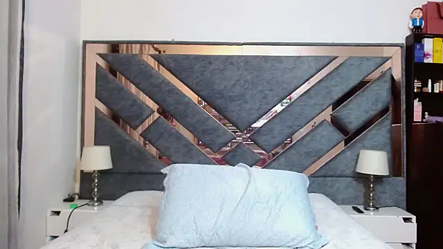 KarlaTesg online show from 12.02.25