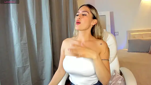 Snapshot of megan_connor_ chatting on 10.12.25 megan connor  online show from 10.12.25