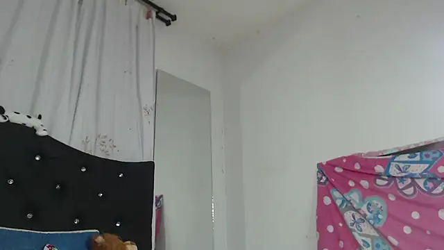 Snapshot of nikol_winick chatting on 02.05.25 nikol winick online show from 02.05.25