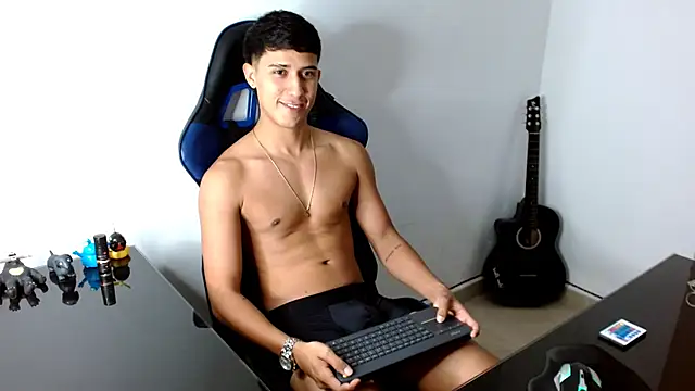Snapshot of Juan_da01 chatting on 12.12.24 Juan da01 online show from 12.12.24