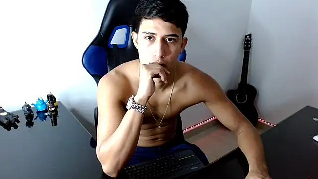 Snapshot of Juan_da01 chatting on 12.15.24 Juan da01 online show from 12.15.24