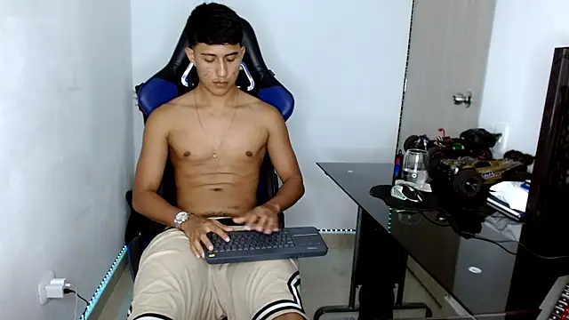 Snapshot of Juan_da01 chatting on 02.25.25 Juan da01 online show from 02.25.25
