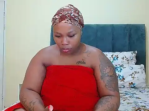 Snapshot of curvycloe1 chatting on 04.21.26 curvycloe1 online show from 04.21.26