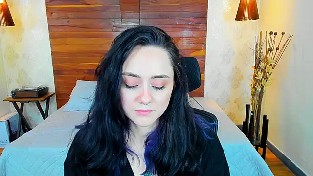 Snapshot of KatherineBond chatting on 12.11.24 KatherineBond online show from 12.11.24