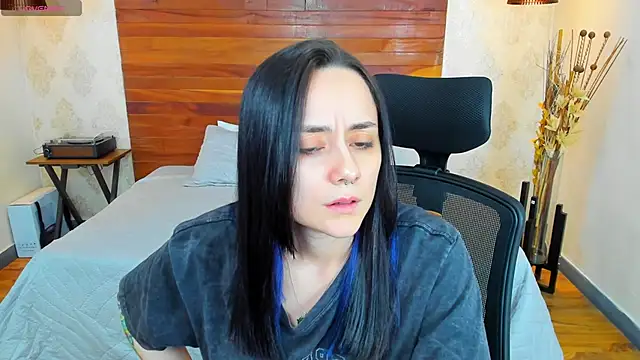 Snapshot of KatherineBond chatting on 12.12.24 KatherineBond online show from 12.12.24