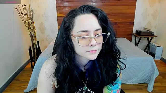 Snapshot of KatherineBond chatting on 01.03.25 KatherineBond online show from 01.03.25