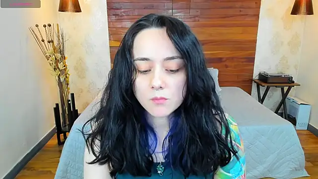 Snapshot of KatherineBond chatting on 01.04.25 KatherineBond online show from 01.04.25