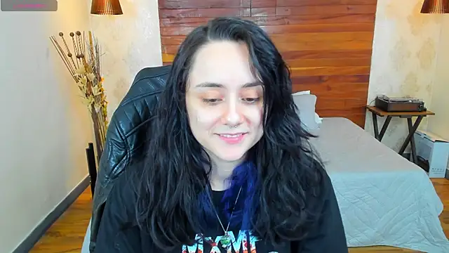 Snapshot of KatherineBond chatting on 01.05.25 KatherineBond online show from 01.05.25