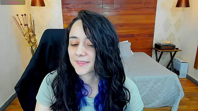 Snapshot of KatherineBond chatting on 01.08.25 KatherineBond online show from 01.08.25