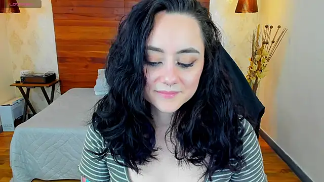 Snapshot of KatherineBond chatting on 01.11.25 KatherineBond online show from 01.11.25