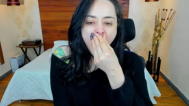 Snapshot of KatherineBond chatting on 01.18.25 KatherineBond online show from 01.18.25