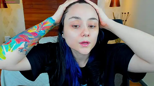 Snapshot of KatherineBond chatting on 01.22.25 KatherineBond online show from 01.22.25
