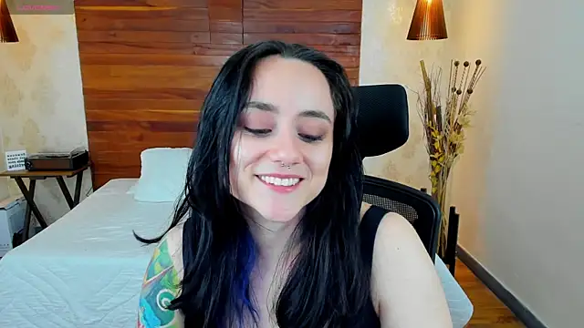 Snapshot of KatherineBond chatting on 01.24.25 KatherineBond online show from 01.24.25