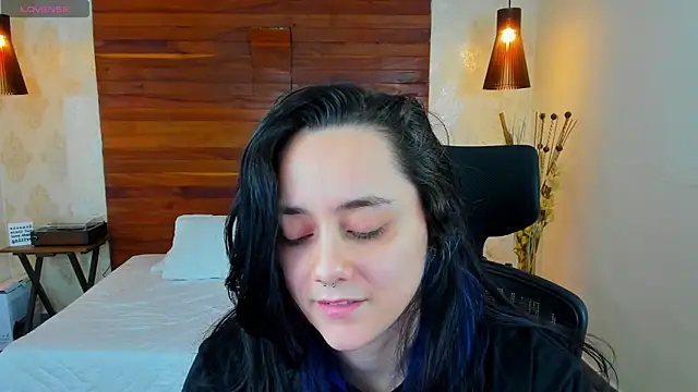 Snapshot of KatherineBond chatting on 01.24.25 KatherineBond online show from 01.24.25