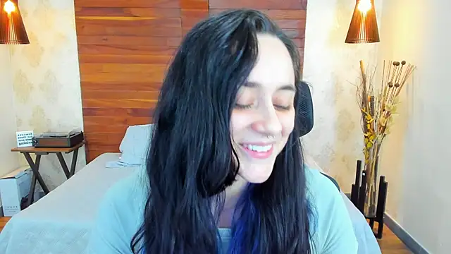 Snapshot of KatherineBond chatting on 02.05.25 KatherineBond online show from 02.05.25