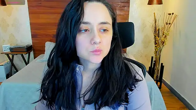 Snapshot of KatherineBond chatting on 02.05.25 KatherineBond online show from 02.05.25