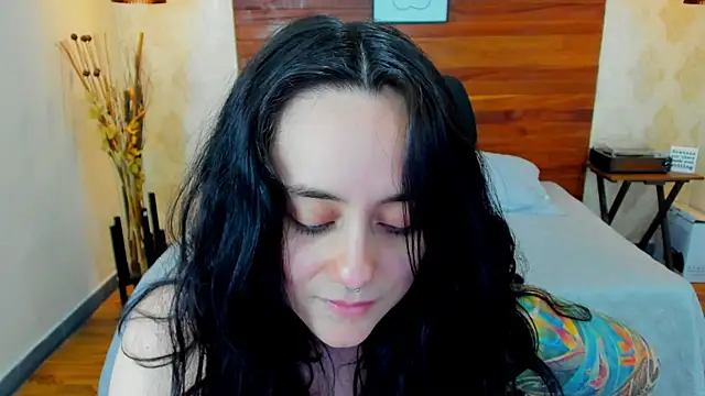 Snapshot of KatherineBond chatting on 02.10.25 KatherineBond online show from 02.10.25