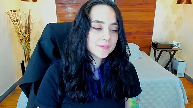Snapshot of KatherineBond chatting on 02.10.25 KatherineBond online show from 02.10.25