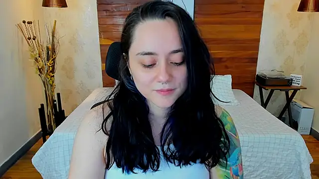Snapshot of KatherineBond chatting on 02.12.25 KatherineBond online show from 02.12.25