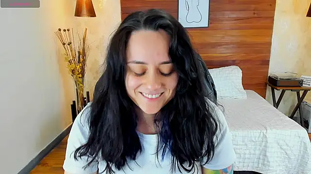 Snapshot of KatherineBond chatting on 02.15.25 KatherineBond online show from 02.15.25